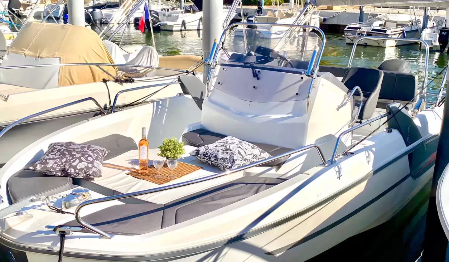 Rent Beneteau Flyer 6.6 Motorboat in Monaco – Bareboat Charter