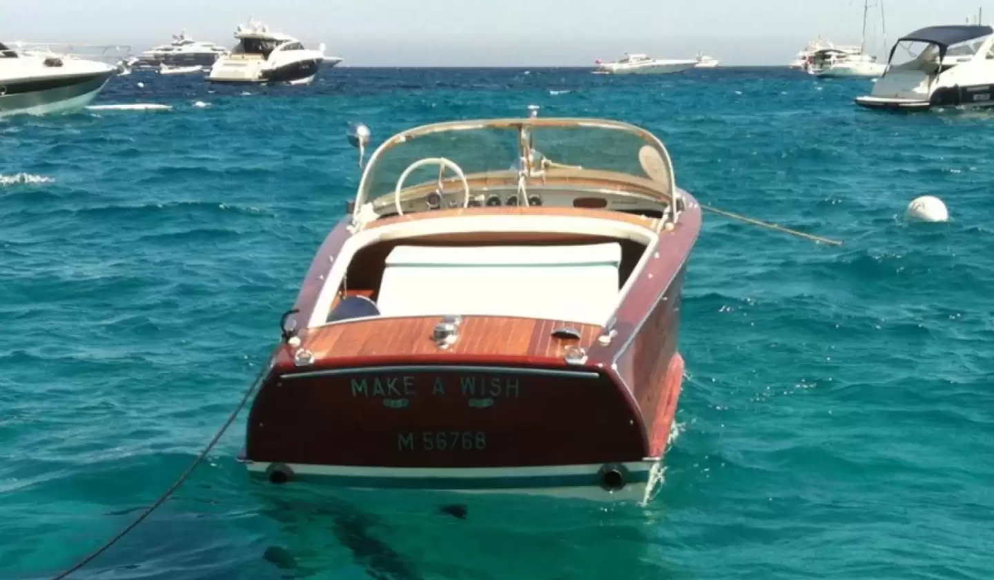Rent Riva Super Florida in Monaco – Classic 1961 Motorboat with Captain