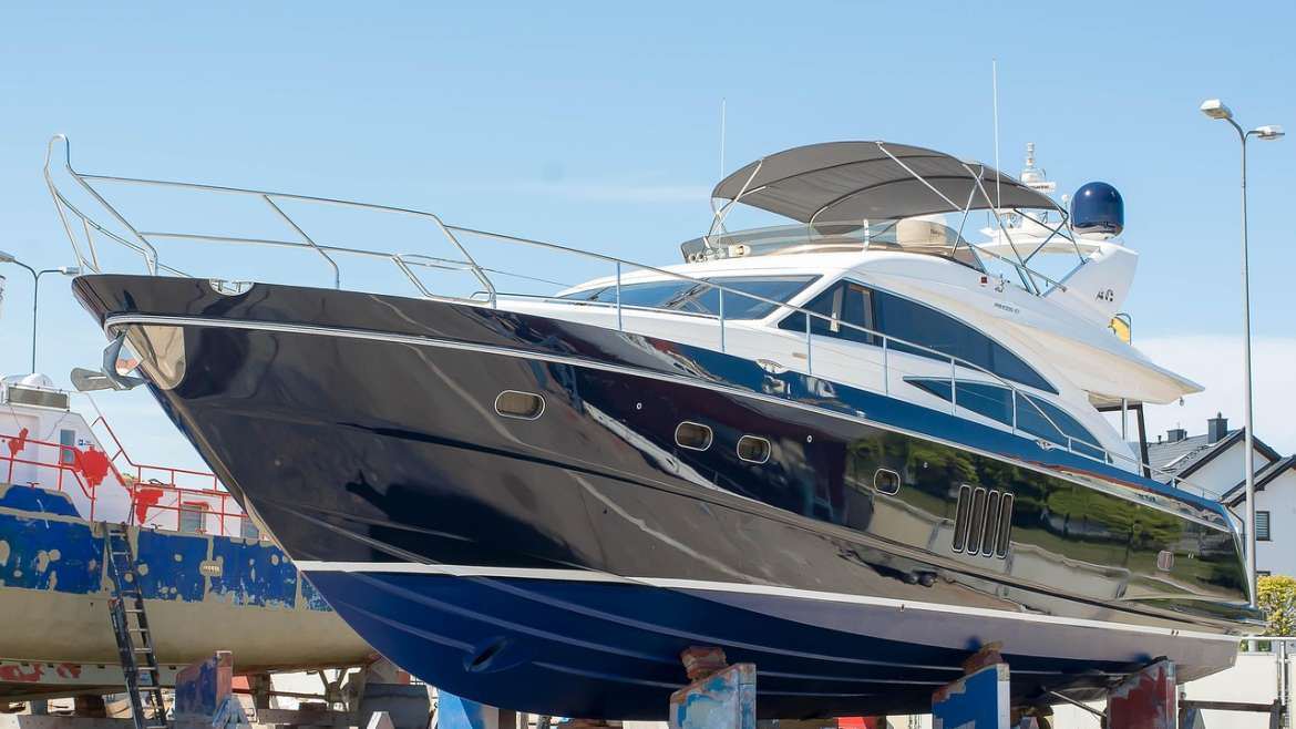 Motor Yacht vs Sailboat: Choosing the Best Charter Experience in Monaco